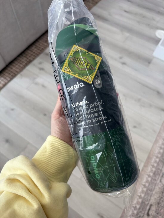 Owala Other - "Elphaba" Owala Wicked - 32 oz Freesip - Limited Edition